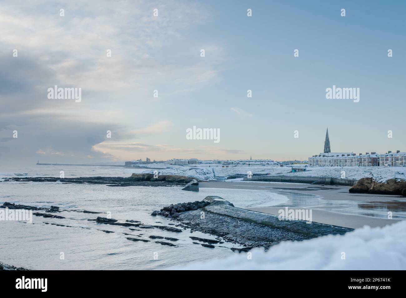 Cullercoats Watch House coperto di neve Foto Stock