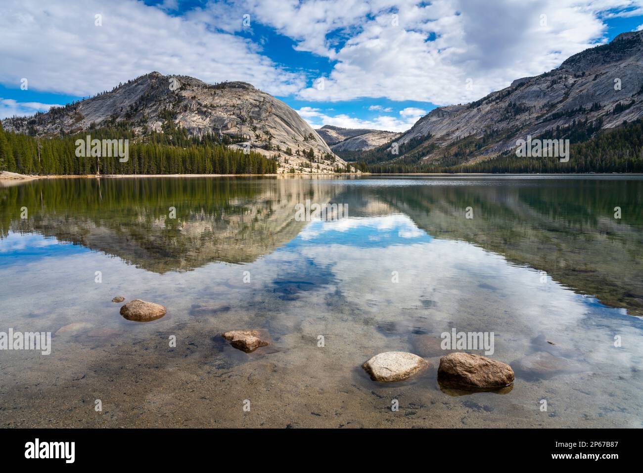 Tenaya Lake, Yosemite National Park, patrimonio dell'umanità dell'UNESCO, California, Stati Uniti d'America, Nord America Foto Stock