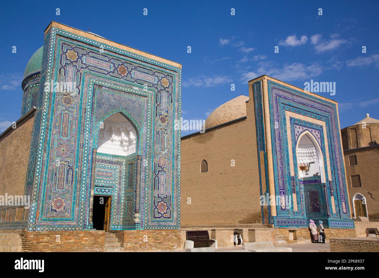 UsTo Ali Nasafi Mausoleo sulla sinistra, complesso Medio, Shah-i-Zinda, patrimonio dell'umanità dell'UNESCO, Samarcanda, Uzbekistan, Asia centrale, Asia Foto Stock