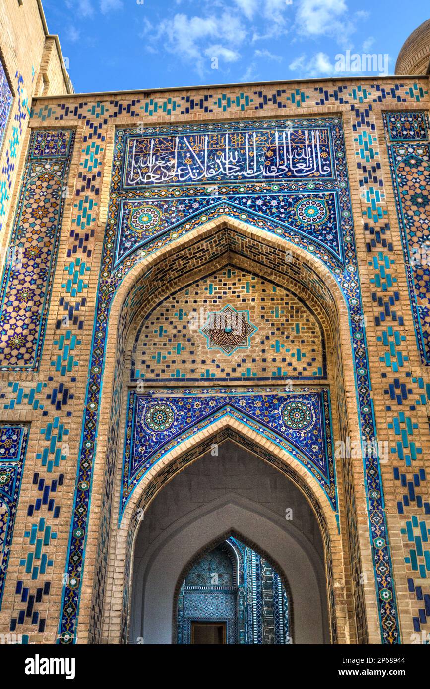 Arco nel complesso superiore, Shah-i-Zinda, patrimonio dell'umanità dell'UNESCO, Samarcanda, Uzbekistan, Asia centrale, Asia Foto Stock