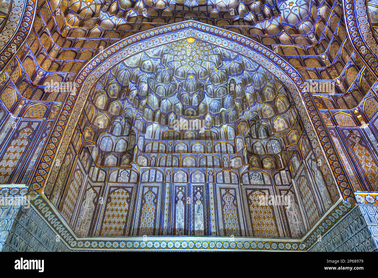 Soffitto interno, mausoleo di Tuman Oko, Shah-i-Zinda, patrimonio dell'umanità dell'UNESCO, Samarcanda, Uzbekistan, Asia centrale, Asia Foto Stock