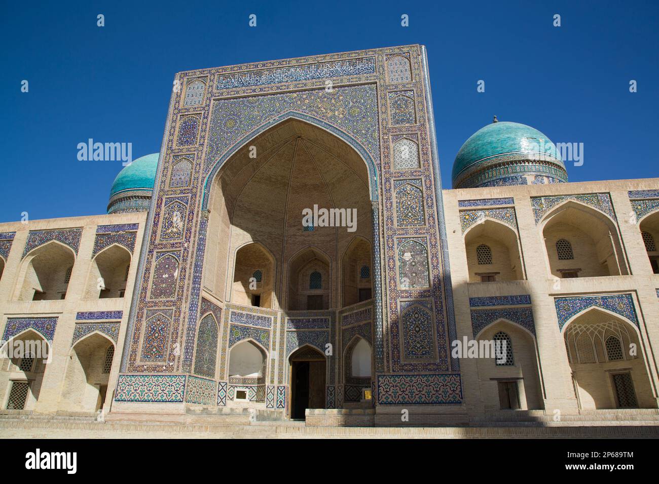 Mir-i Arab Madrasah, 1530-1536, poi Kalyon Square, patrimonio dell'umanità dell'UNESCO, Bukhara, Uzbekistan, Asia centrale, Asia Foto Stock