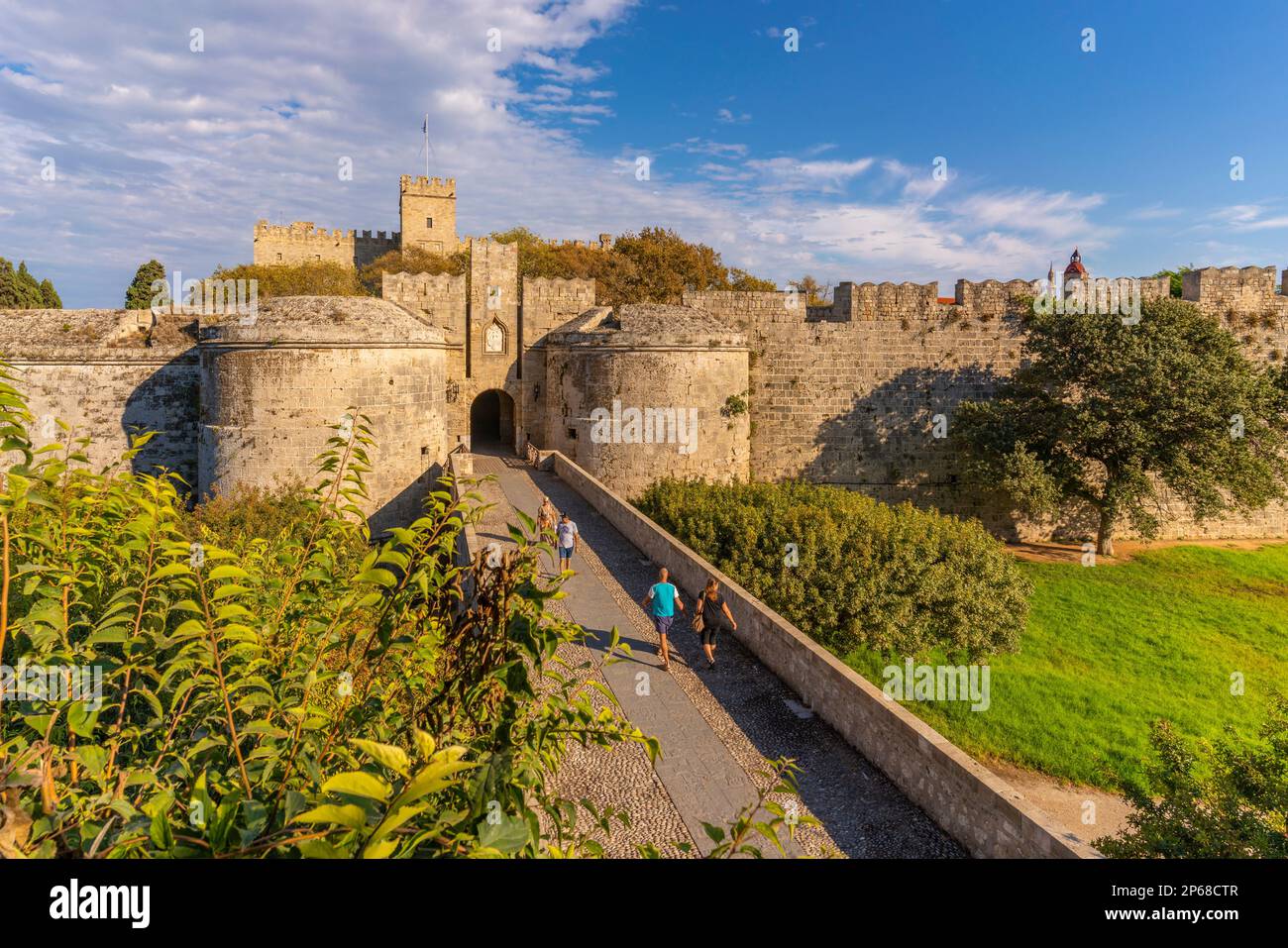 Vista della porta di Amboise, della città vecchia di Rodi, patrimonio dell'umanità dell'UNESCO, Rodi, Dodecaneso, Isole greche, Grecia, Europa Foto Stock