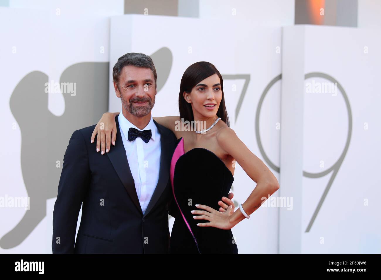 Raul Bova Rocío Muñoz Morales red carpet 79ª edizione della Mostra internazionale d'arte cinematografica 2022 Foto Stock