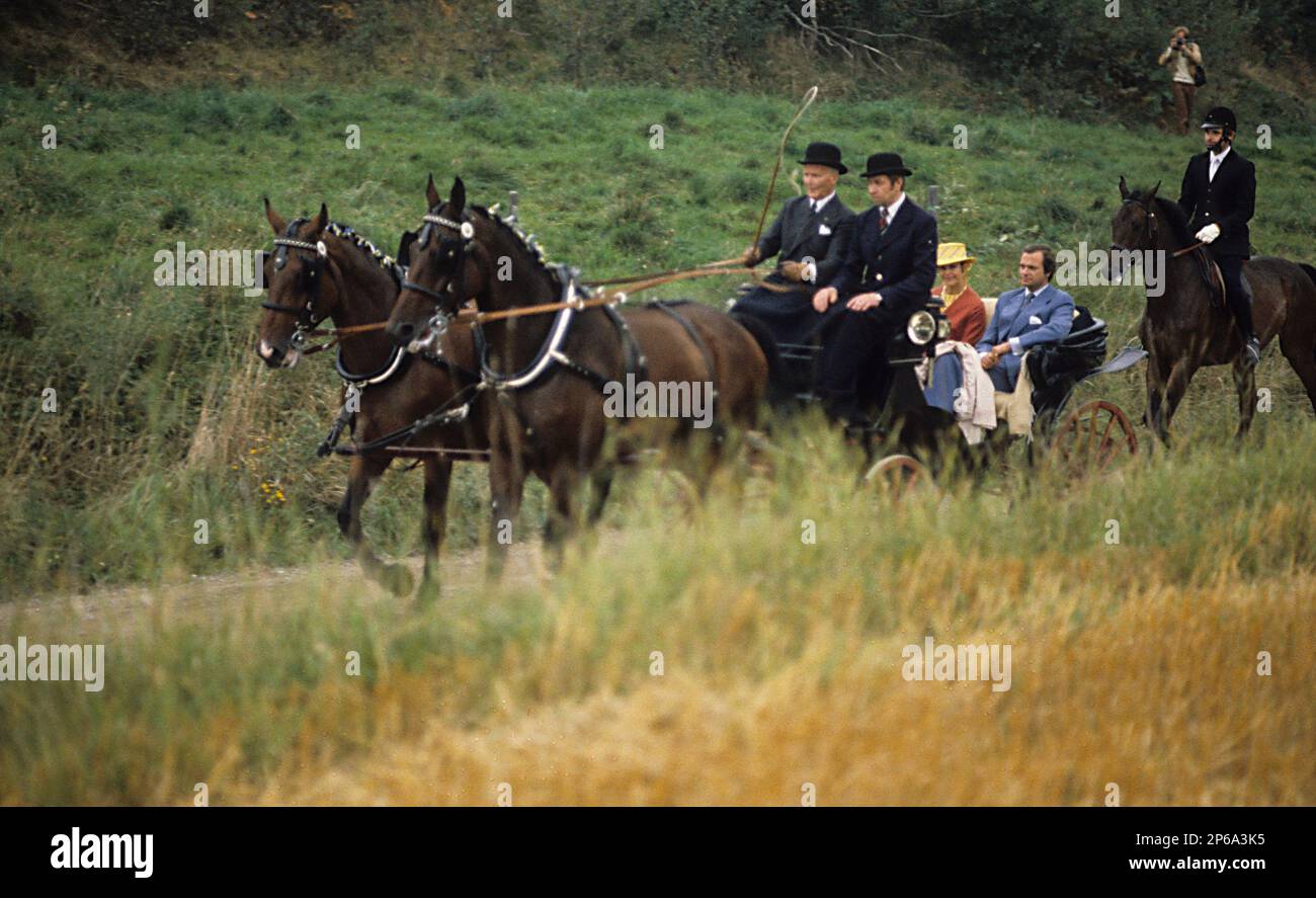 LA COPPIA REALE SVEDESE in una carrozza aperta in un'escursione Foto Stock
