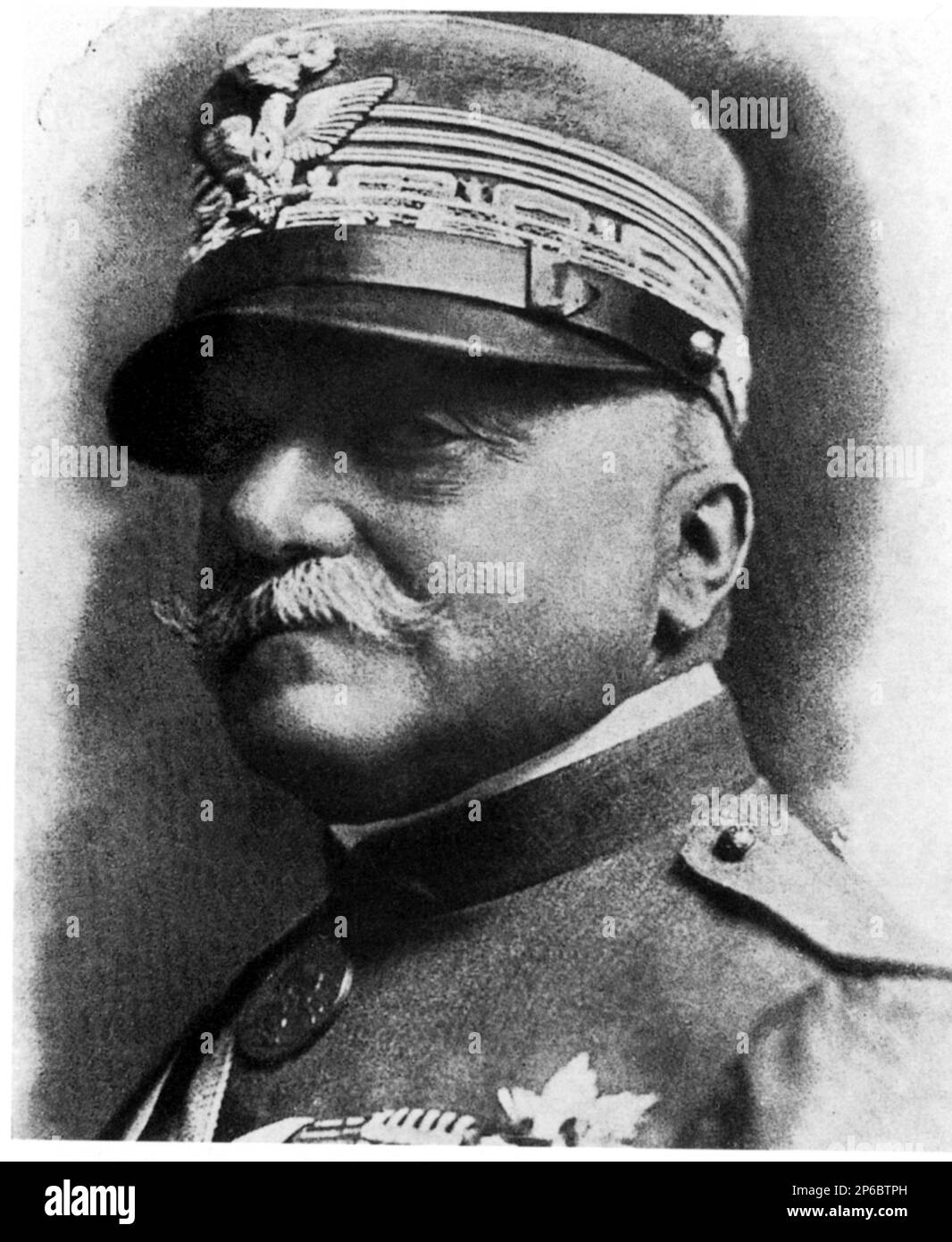 1915 , ITALIA : il Maresciallo d'Italia Cavalier Conte GUGLIELMO PECORI GIRALDI ( 1856 - 1941 ) - Italia foto storiche - STORIA - prima GUERRA Mondiale - Guerra Mondiale - Grande Guerra - POLITICA - PATRIA - PATRIOTA - EROE - baffi - baffi - cappello - medaglia - divisa militare - uniforme divisa militare - Count - italia nobility - nobiltà italiana - nobili italiani ---- Archivio GBB Foto Stock