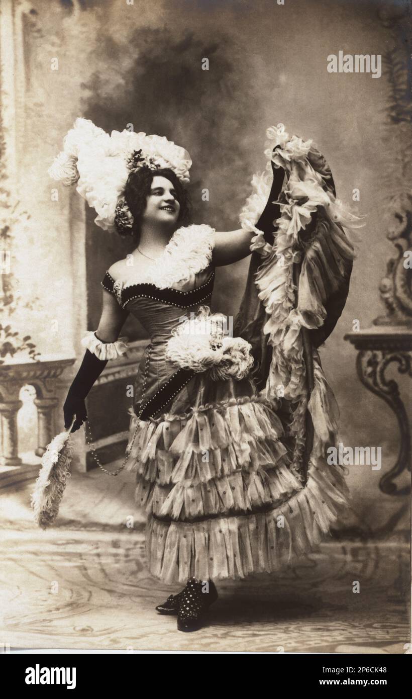 1900 , MILANO , ITALIA : la celebre cantante LIRICA ITALIANA ROSINA  STORCHIO ( 1872 - 1945 ) in ' Zazà ' del celebre compositore Ruggiero  LEONCAVALLO ( 1857 - 1919 ). -