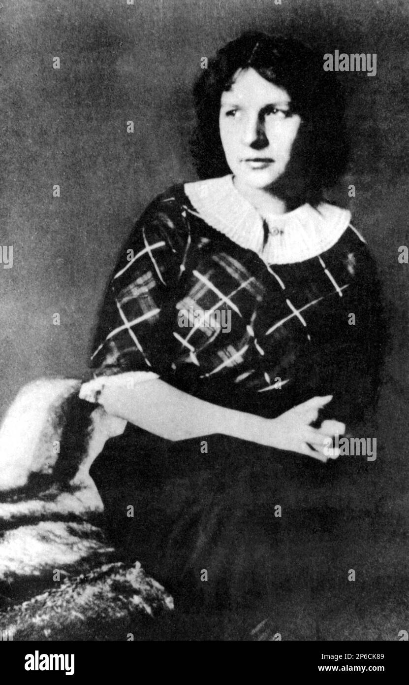 1912 c, AUSTRIA : GRETE TRAKL ( sposato con il bibliotecario Arthur Langen a Berlino , 1912 ) , sorella del poeta austriaco GEORG TRAKL ( 1887 - 1914 ), tossicodipendente che si suicidò durante la prima guerra mondiale in Polonia . Grete si uccise il giorno 21 settembre 1917 con un colpo di revolver . - LETTERATO - SCRITTORE - LETTERATURA - LETTERATURA - RITRATTO - ritratto - colletto - colletto - POETA - POESIA - POESIA - cravatta - suicida --- Archivio GBB Foto Stock