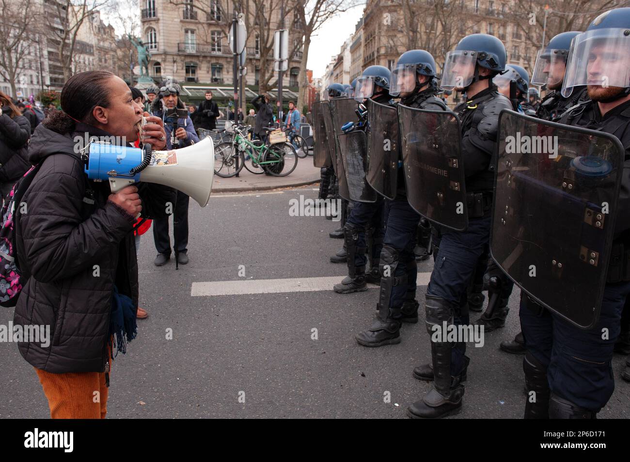 Laurent Paillier / le Pictorium - dimostrazione del 7 marzo, 2023 a Parigi contro la riforma delle pensioni - 7/3/2023 - Francia / Parigi / Parigi - forte mobilitazione per il sesto giorno di mobilitazione contro la riforma delle pensioni a Parigi con stime più elevate del numero dei partecipanti rispetto al giorno del 31 gennaio Foto Stock