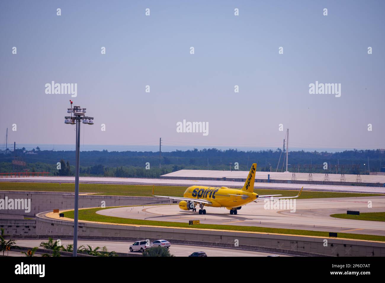 Fort Lauderdale, FL, USA - 26 Febbraio 2023: Foto degli aerei Spirit Jet all'Aeroporto Internazionale di Fort Lauderdale Foto Stock