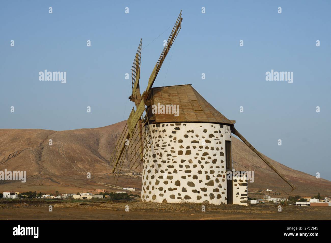 Primo piano dei mulini a vento di la Oliva a Fuerteventura Foto Stock
