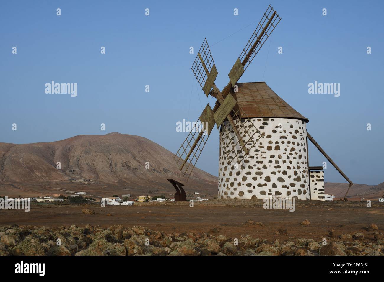 Primo piano dei mulini a vento di la Oliva a Fuerteventura Foto Stock
