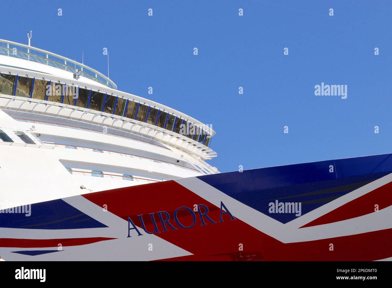 La prua della nave da crociera P&o Aurora, con la nuova livrea bandiera dell'Unione, è stata applicata nel 2014. Questa livrea è stata adottata per l’intera flotta dell’azienda. Foto Stock