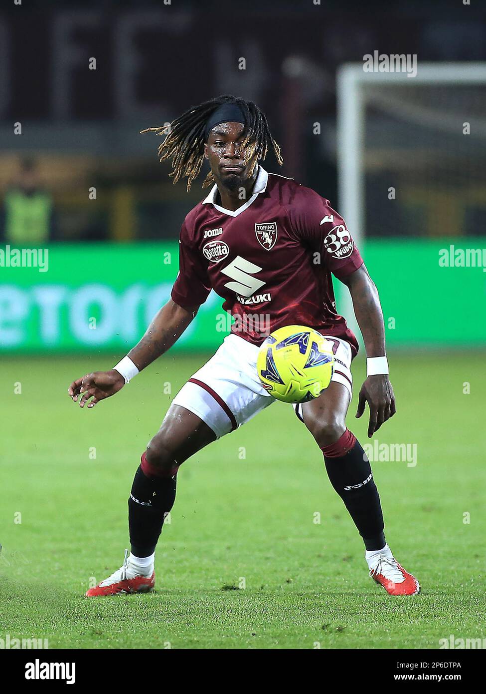 Torino, Italia. 06th Mar, 2023. Wilfred Singo (Torino FC) durante Torino FC vs Bologna FC, campionato italiano di calcio Serie A match in Torino, marzo 06 2023 Credit: Independent Photo Agency/Alamy Live News Foto Stock