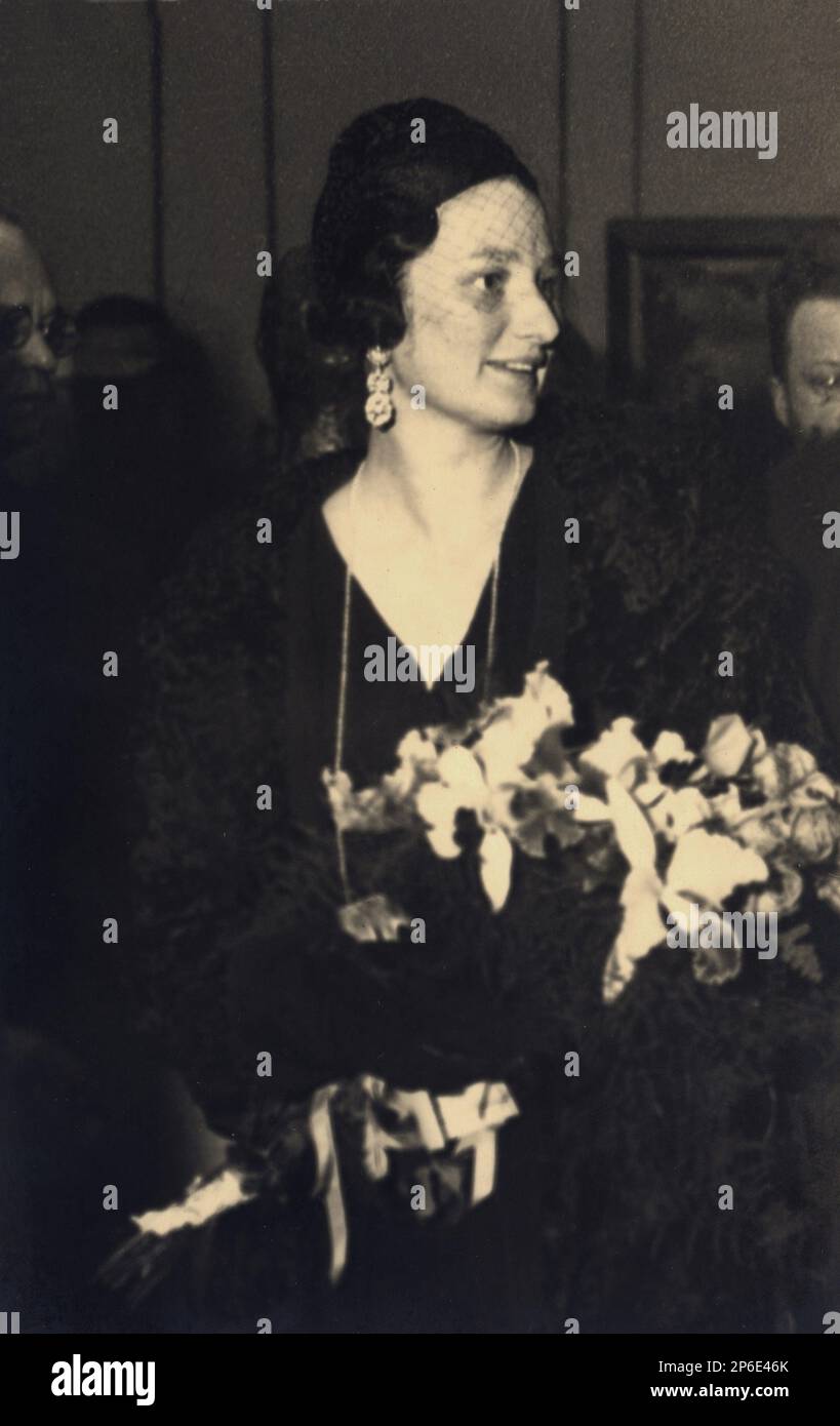 1935 , Belgio : la Regina ASTRID DEL BELGIO (principessa di Svezia, 1905 - morta in un relitto vicino a Kussnacht , Svizzera, 29 agosto 1935 ), sposò il re LEOPOLDO III di Belgiani SAXE COBURG GOTHA ( 1901 - 1983 ). Astrid era madre di due re : il re dei belgi ALBERTO II (nato il 6 giugno 1934 ) Principe di Liegi , sposato nel 1959 con Paola Ruffo di Calabria (nato il 11 settembre 1937 ) e il re BAUDOUIN (1930-1993 ), Re dal 1951 al 1993 e sposò Fabiola de Mora y aragon nel 1960 .- Casa DEL BRABANTE - BRABANTE - ALBERTO - royalty - nobili - nobiltà - principe r Foto Stock