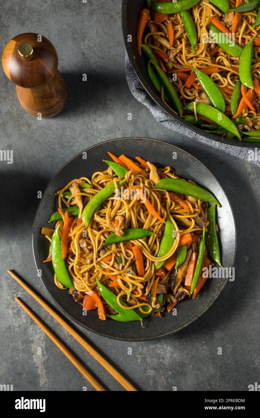 Saporita Stir di Ramen Noodle Asiatico fatto in casa con verdure Foto Stock
