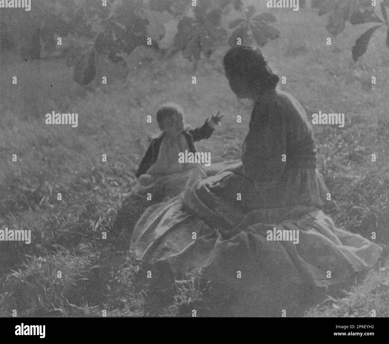 Edward Steichen, Madre e Bambino: Luce solare, 1906, fotoincisione. Foto Stock