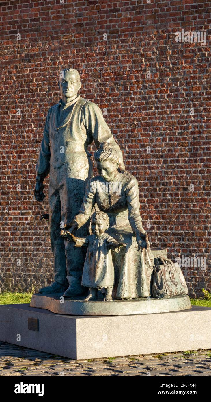 Scultura legacy di Mark DeGraffenried al Royal Albert Dock di Liverpool Foto Stock