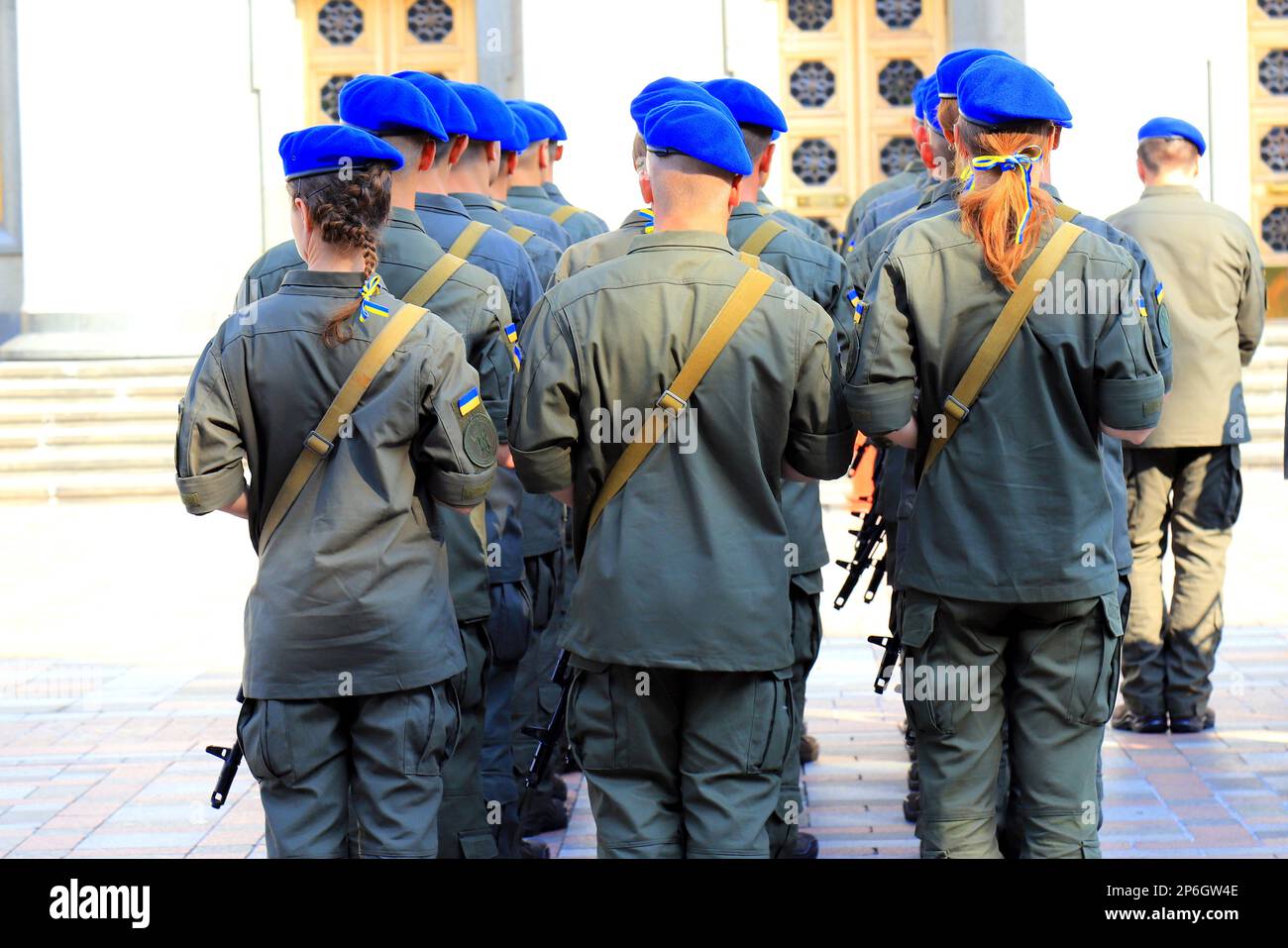 Forze armate dell'Ucraina, Guardia Nazionale, Kiev. I soldati dell'esercito ucraino prestano giuramento nei pressi di Verkhovna Rada. La guerra della Russia contro l'Ucraina. Kiev, Ukrain Foto Stock