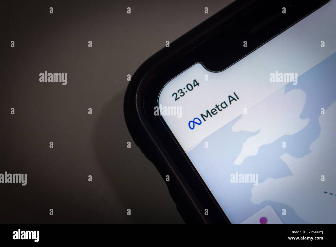 Primo piano logo di Meta ai sul suo sito web visto in un iPhone. Meta ai è un laboratorio di intelligenza artificiale di Meta Platforms Inc. Foto Stock