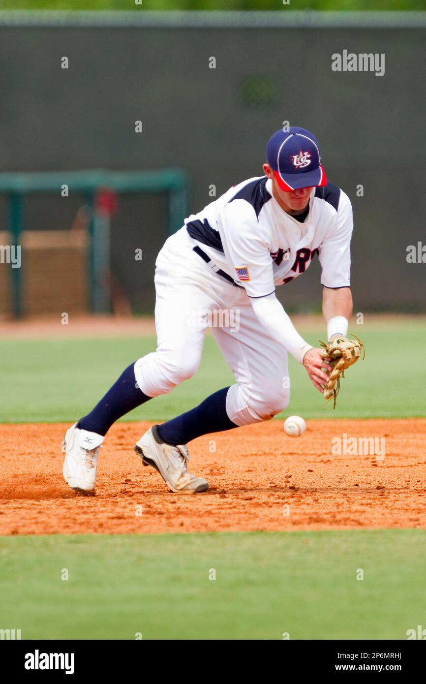 Third baseman Max Dutto #13 of STARS has trouble with a ground ball against RBI at the 2011 Tournament of Stars at the USA Baseball National Training Center on June 26, 2011 in Cary, North Carolina. (Brian Westerholt/Four Seam Images via AP Images) Foto Stock