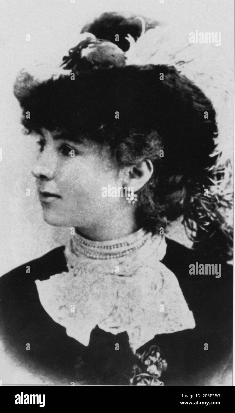 La principessa MARIA HARDOUIN DEL GALLESE principessa di Montenevoso (1864 - 1954 ), sposò nel 1883 il poeta , politico e scrittore italiano GABRIELE D'ANNUNZIO (1863 - 1938 ). - Cappello - cappello - profilo - piume - piume - orecchino - orocchini - orecchini - bijoux - gioielli - gioielli pizzo - pizzo - ritratto - DAnnunzio - principessa - nobili - nobiltà - nobilta' italiana --- Archivio GBB Foto Stock