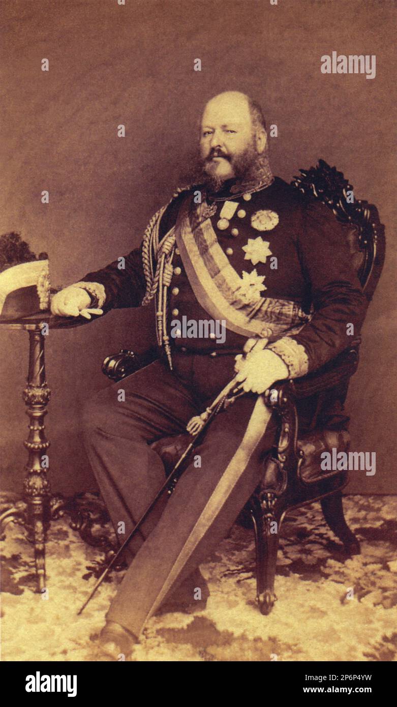 1860 ca. Torino , Italia : il principe Ammiraglio EUGENIO di CARIGNANO di SAVOIA-VILLAFRANCA ( 1816 - 1888 ) , figlio del principe Giuseppe ( 1783 - 1825 ) Conte di Villafranca e Paola Benedetta dei conti di Vauguyon ( 1783 - 1829 ). - CASA SAVOIA - ITALIA - REALI - SPAGNA - Nobiltà ITALIANA - SAVOIA - NOBILTÀ - ROYALTY - STORIA - FOTO STORICHE - barba - baffi - baffi - Marina - Marina - medaglie - medaglie - divisa militare - divisa uniforme militare ---- Archivio GBB Foto Stock