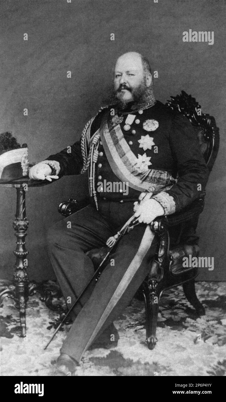 1860 ca. Torino , Italia : il principe Ammiraglio EUGENIO di CARIGNANO di SAVOIA-VILLAFRANCA ( 1816 - 1888 ) , figlio del principe Giuseppe ( 1783 - 1825 ) Conte di Villafranca e Paola Benedetta dei conti di Vauguyon ( 1783 - 1829 ). - CASA SAVOIA - ITALIA - REALI - SPAGNA - Nobiltà ITALIANA - SAVOIA - NOBILTÀ - ROYALTY - STORIA - FOTO STORICHE - barba - baffi - baffi - Marina - Marina - medaglie - medaglie - divisa militare - divisa uniforme militare ---- Archivio GBB Foto Stock