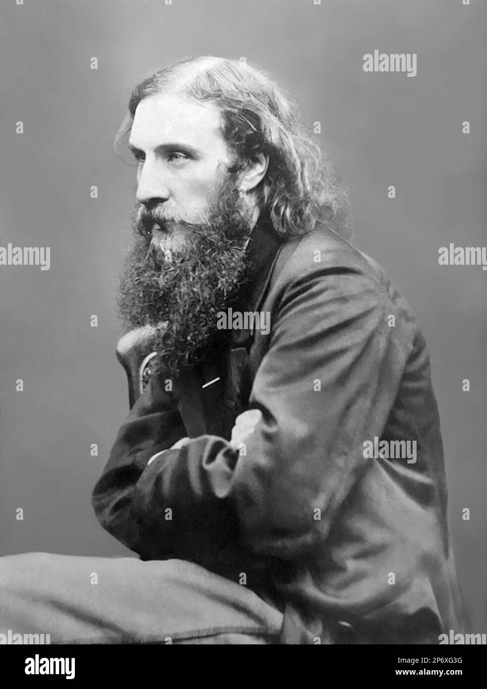 George MacDonald (1824-1905), autore, poeta e pastore scozzese, in un ritratto del 1860s del fotografo londinese William Jeffrey. Macdonald ha ispirato molti scrittori, tra cui J.R.R. Tolkien, C.S. Lewis, G.K. Chesterton e W.H. Auden. Foto Stock