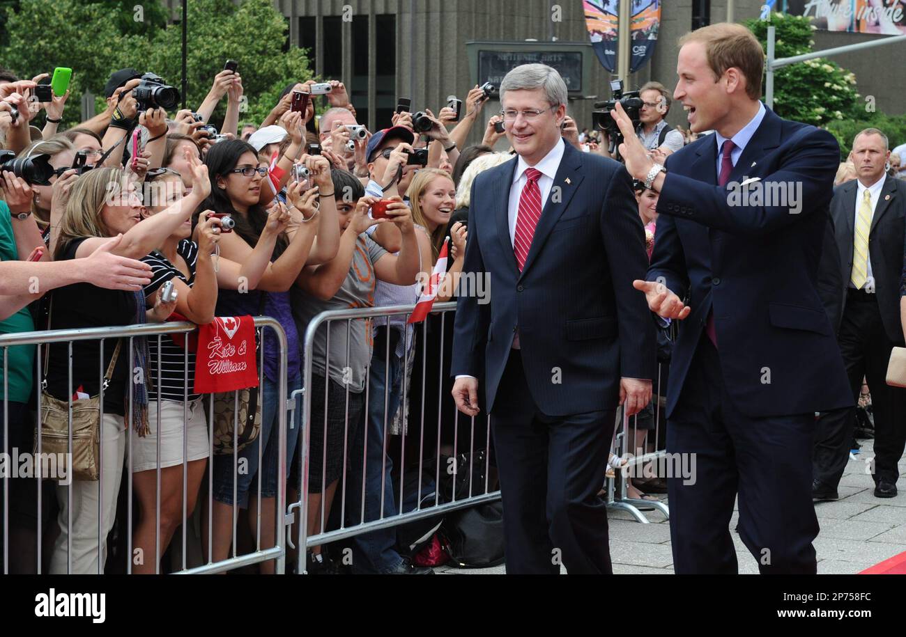 Prince William the Duke of Cambridge, right, walks with Prime Minister Stephen Harper as he and the Duchess of Cambridge take part in a ceremony at the National War Memorial in Ottawa, Ontario on Thursday, June 30, 2011. (AP Photo/The Canadian Press, Sean Kilpatrick) Foto Stock