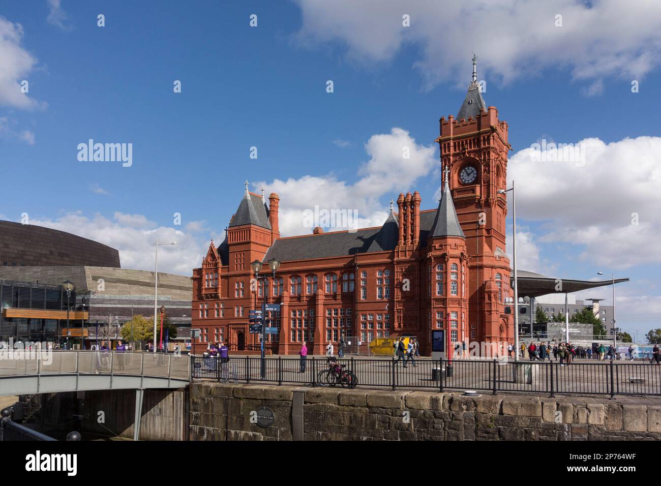 Edificio Pierhead, Baia di Cardiff, Galles Foto Stock