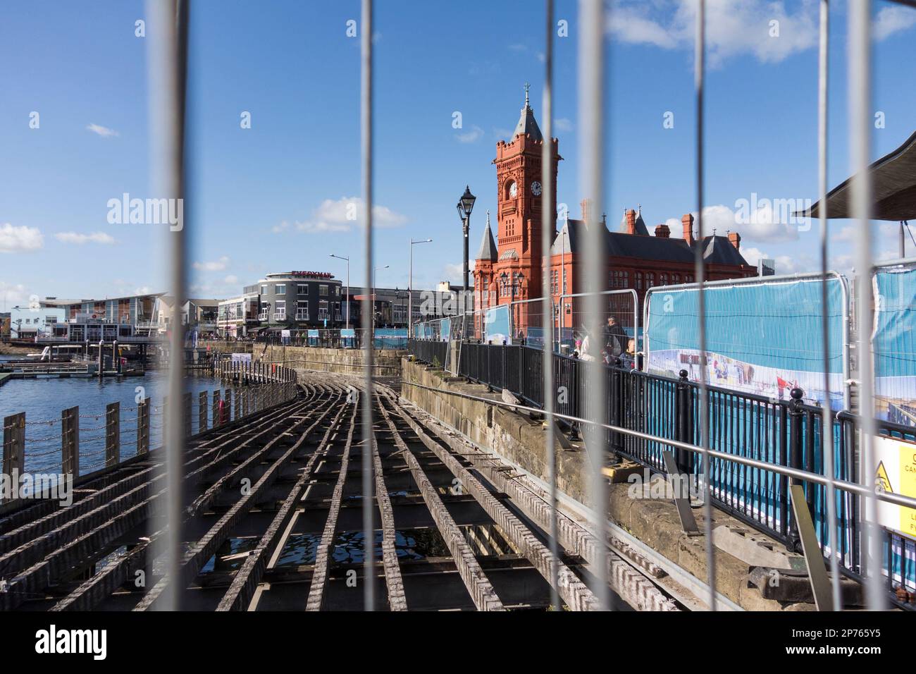 Edificio Pierhead, Baia di Cardiff, Galles Foto Stock