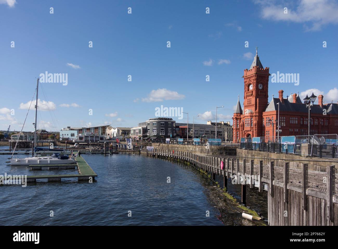 Edificio Pierhead, Baia di Cardiff, Galles Foto Stock