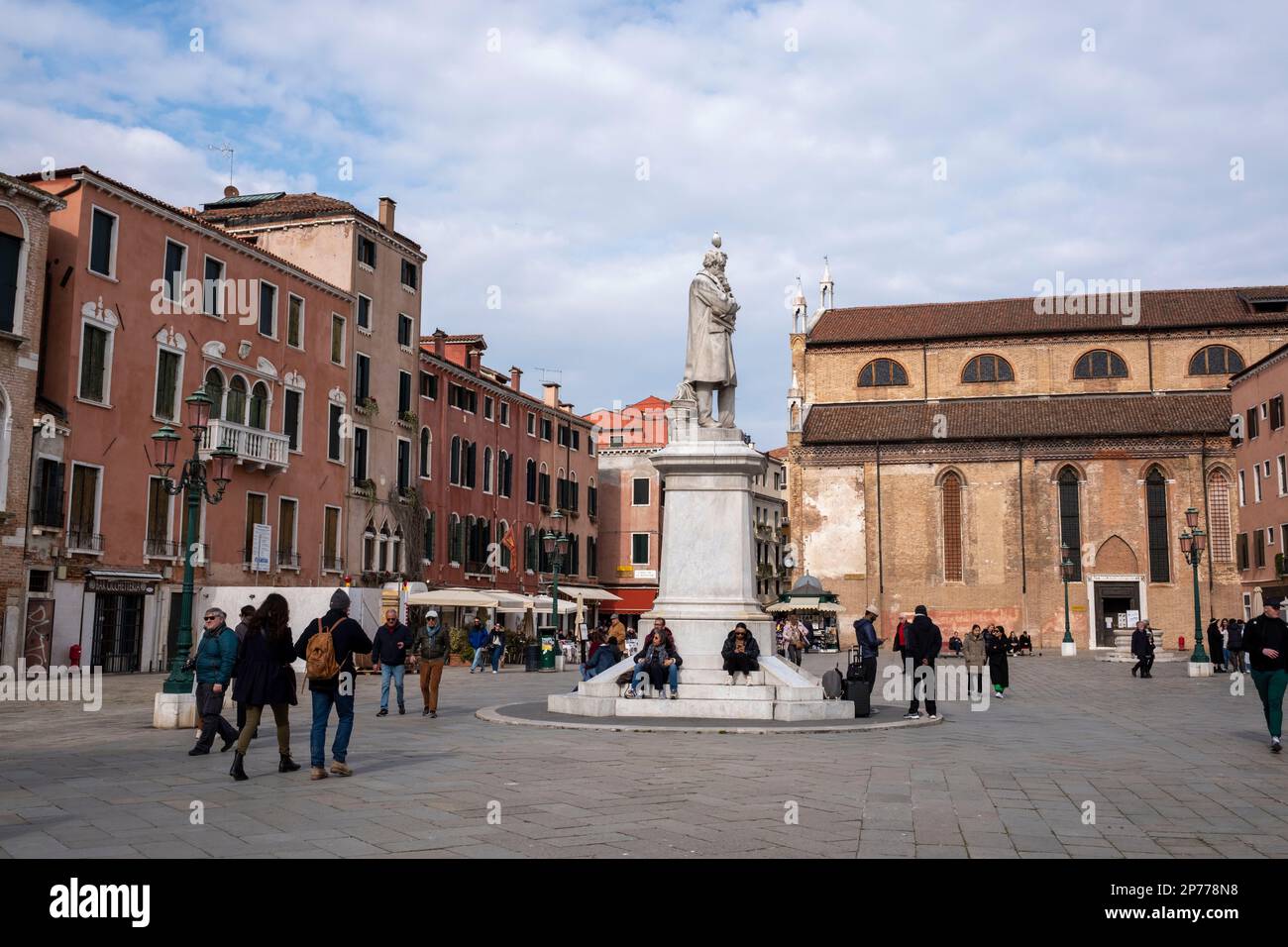 Statua di Niccolo Tommaseo in campo San Stefano, Venezia, Veneto, Italia, Foto Stock
