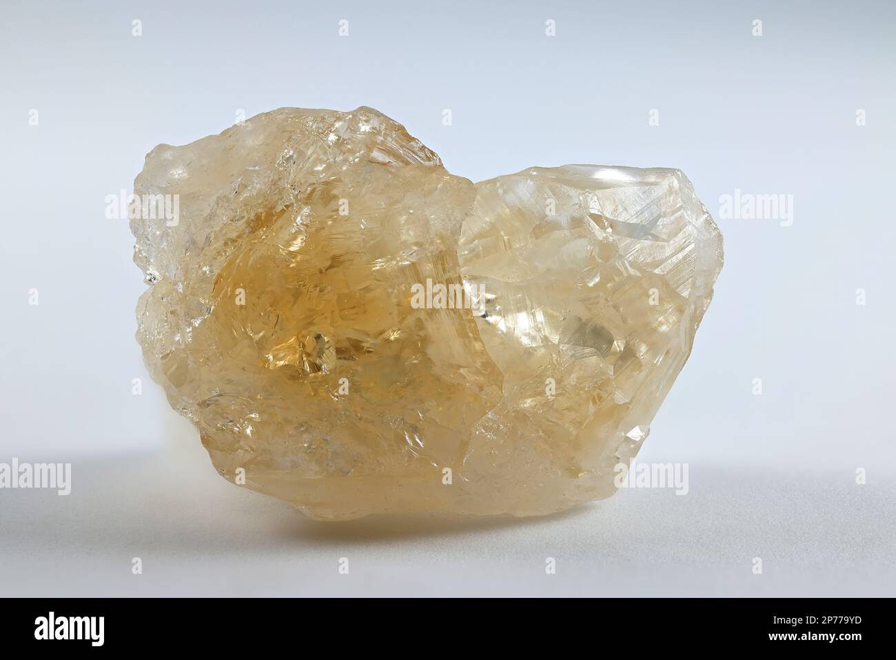 Citrine è una varietà gialla di quarzo e una popolare gemma e pietra ornamentale Foto Stock