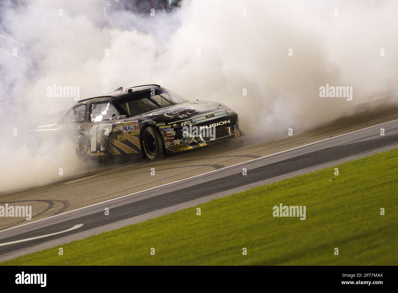 FORT WORTH, TX - APR 09, 2011: Matt Kenseth (17) wins the Samsung Mobile 500 race at the Texas Motor Speedway in Fort Worth, TX. (Cal Sports Media via AP Images) Foto Stock