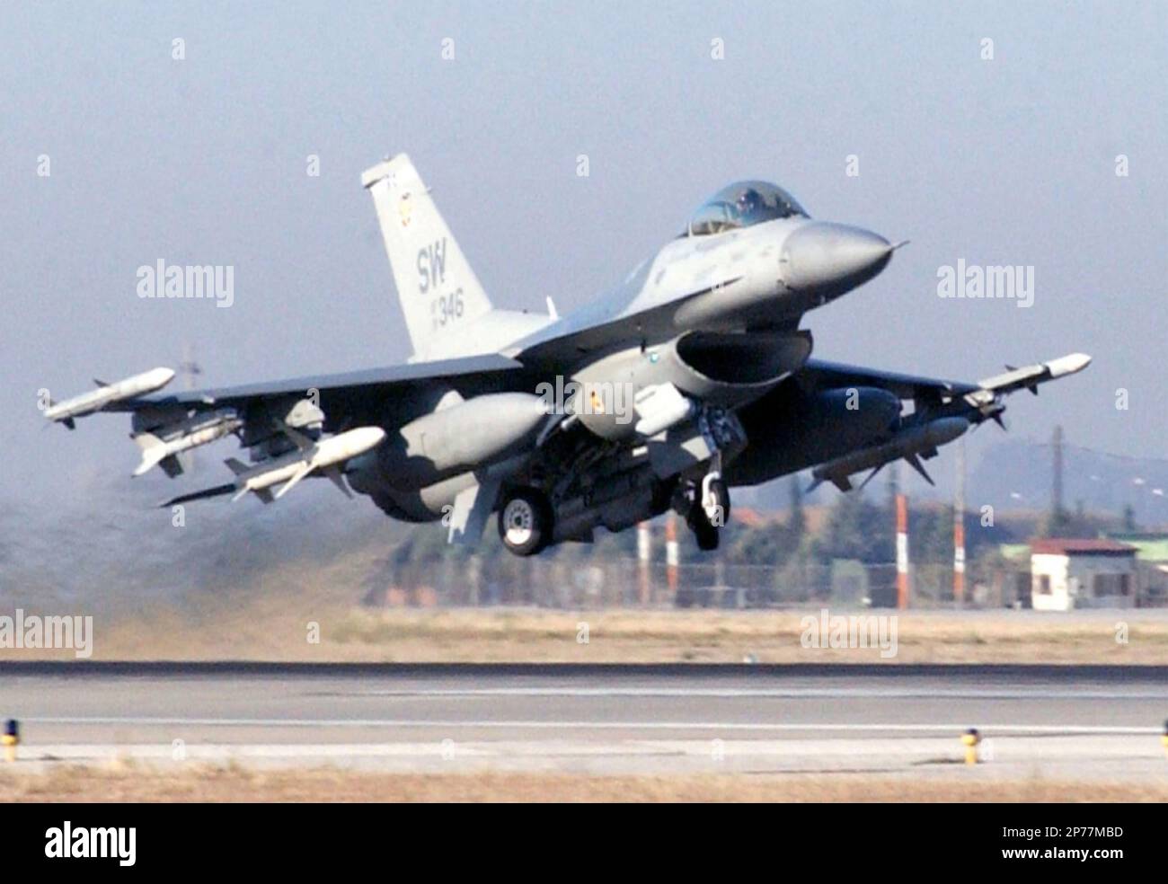GENERAL DYNAMICS F-16 combattente Falcon multirolo. Un F-16CJ della USAF 20th Fighter Wing dotato di un mix di missili aria-aria, missili anti-radiazioni e serbatoi del carburante esterni. Foto»: USAF Foto Stock