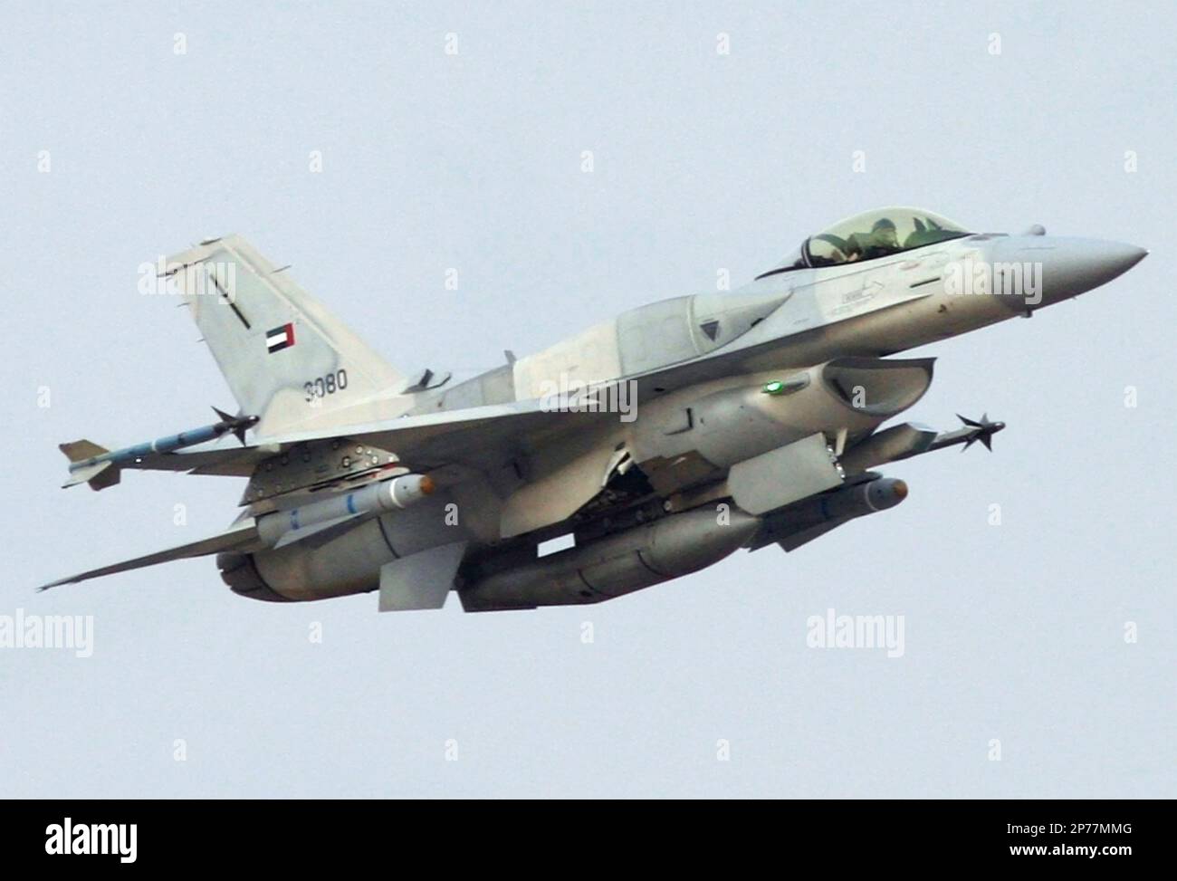 DINAMICA GENERALE F-16E combattente Falcon multirolo dell'aviazione militare degli Emirati Arabi Uniti nel 2008. Foto Stock