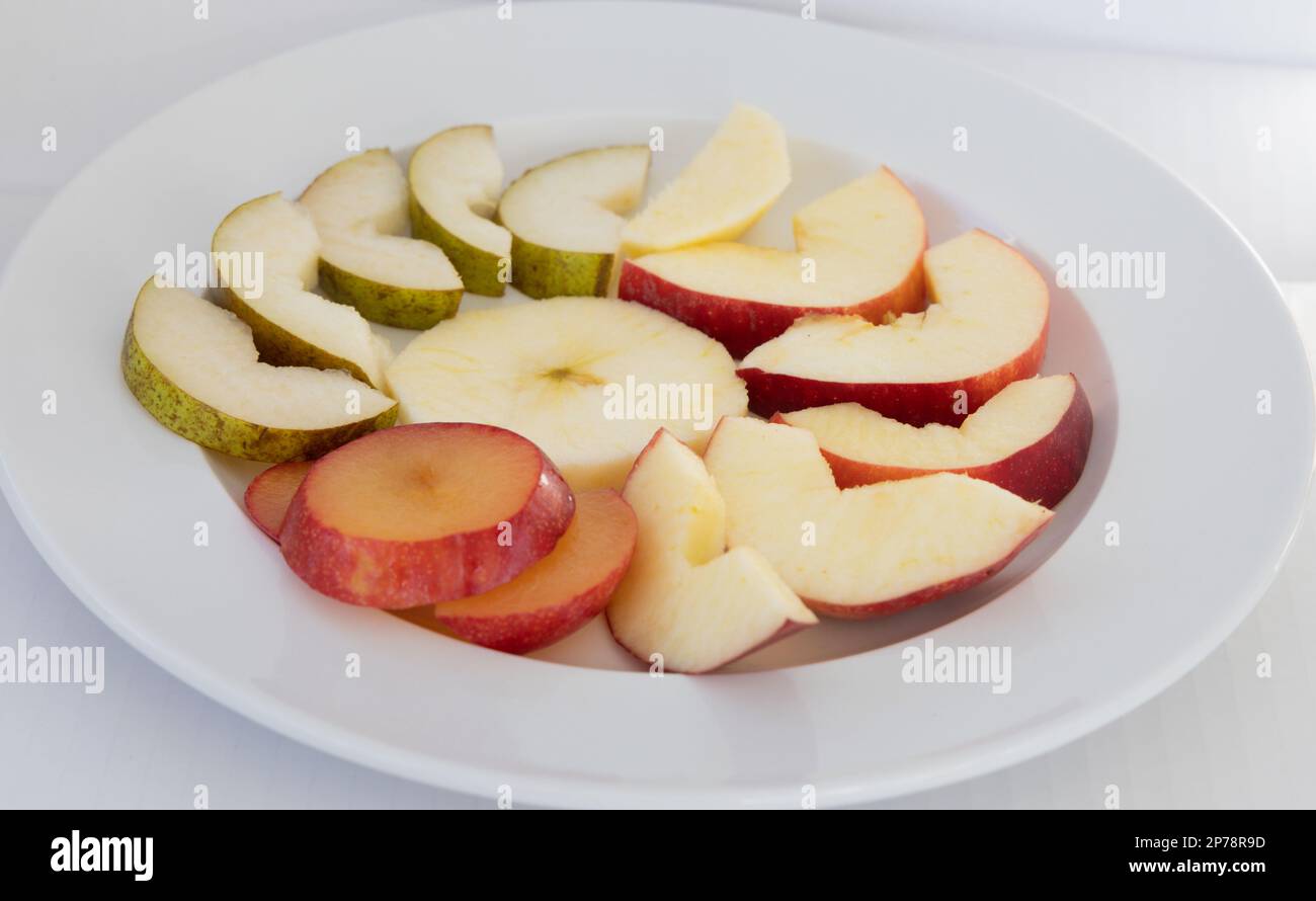 IFTAR Macedonia di frutta: Sana prima colazione mela, pere, prugne Foto Stock