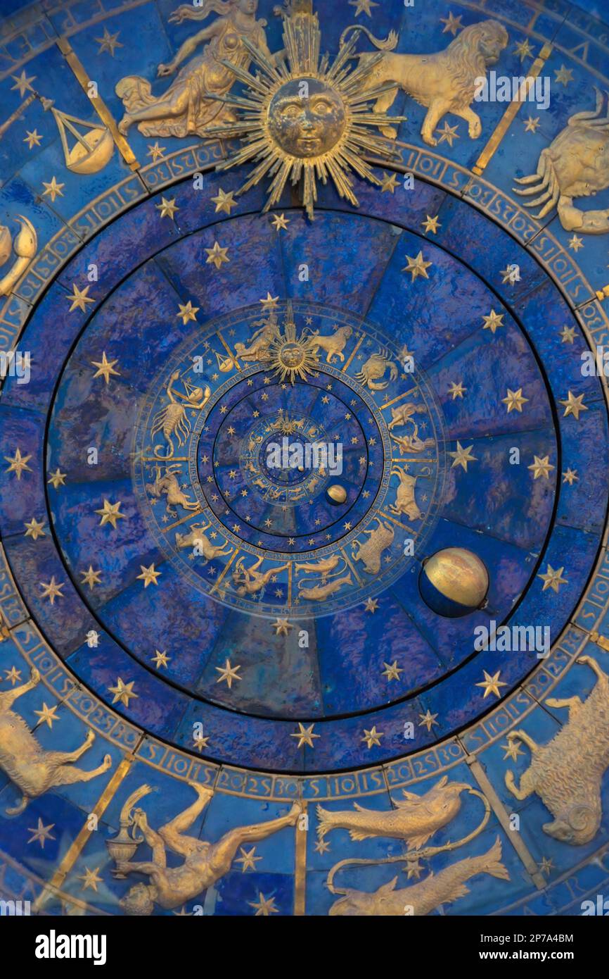 Astratto vecchio sfondo concettuale su misticismo, astrologia, fantasia Foto Stock