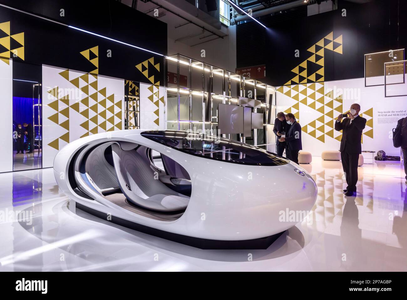 Fiera della mobilità IAA MOBILITY, Fiera dell'automobile, concept car a forma di uovo di Mercedes-Benz Group, Daimler, Monaco, Baviera, Germania Foto Stock