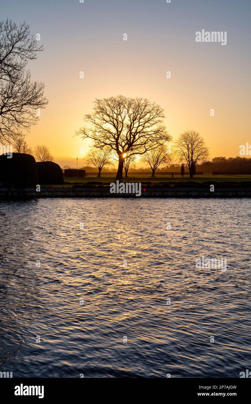 Alba lungo il Tamigi. Henley on Thames, Oxfordshire, Inghilterra Foto Stock