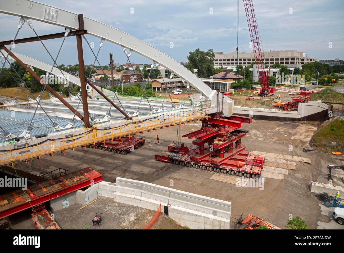 Cantiere, il nuovo ponte di Second Avenue è stato inserito sull'Interstate 94. Detroit, Michigan, Stati Uniti Foto Stock