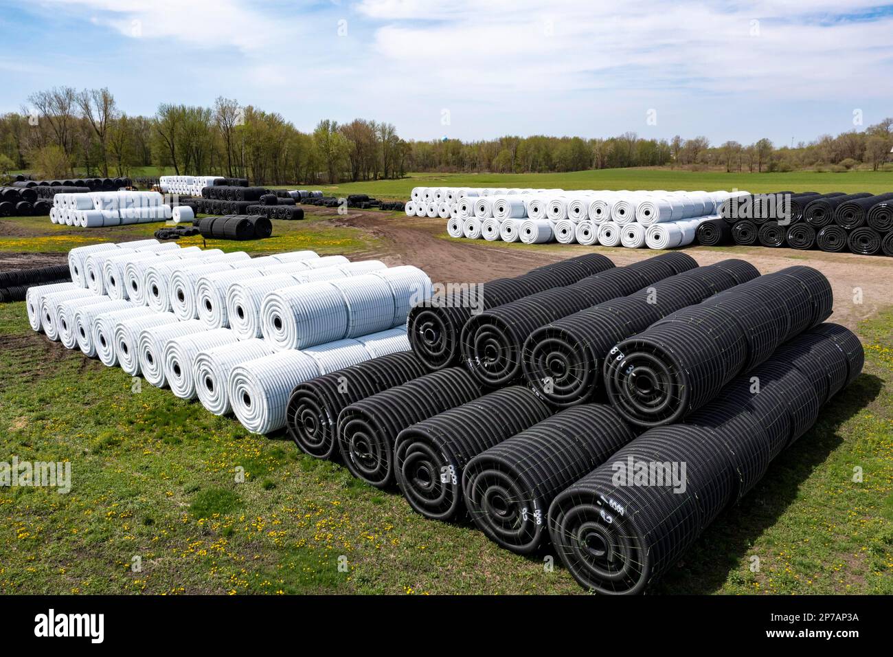 Clifford, Michigan, tubo di drenaggio in plastica corrugata fornito presso una fabbrica di sistemi di drenaggio avanzati. Il tubo è utilizzato in agricoltura, costruzione di strade Foto Stock