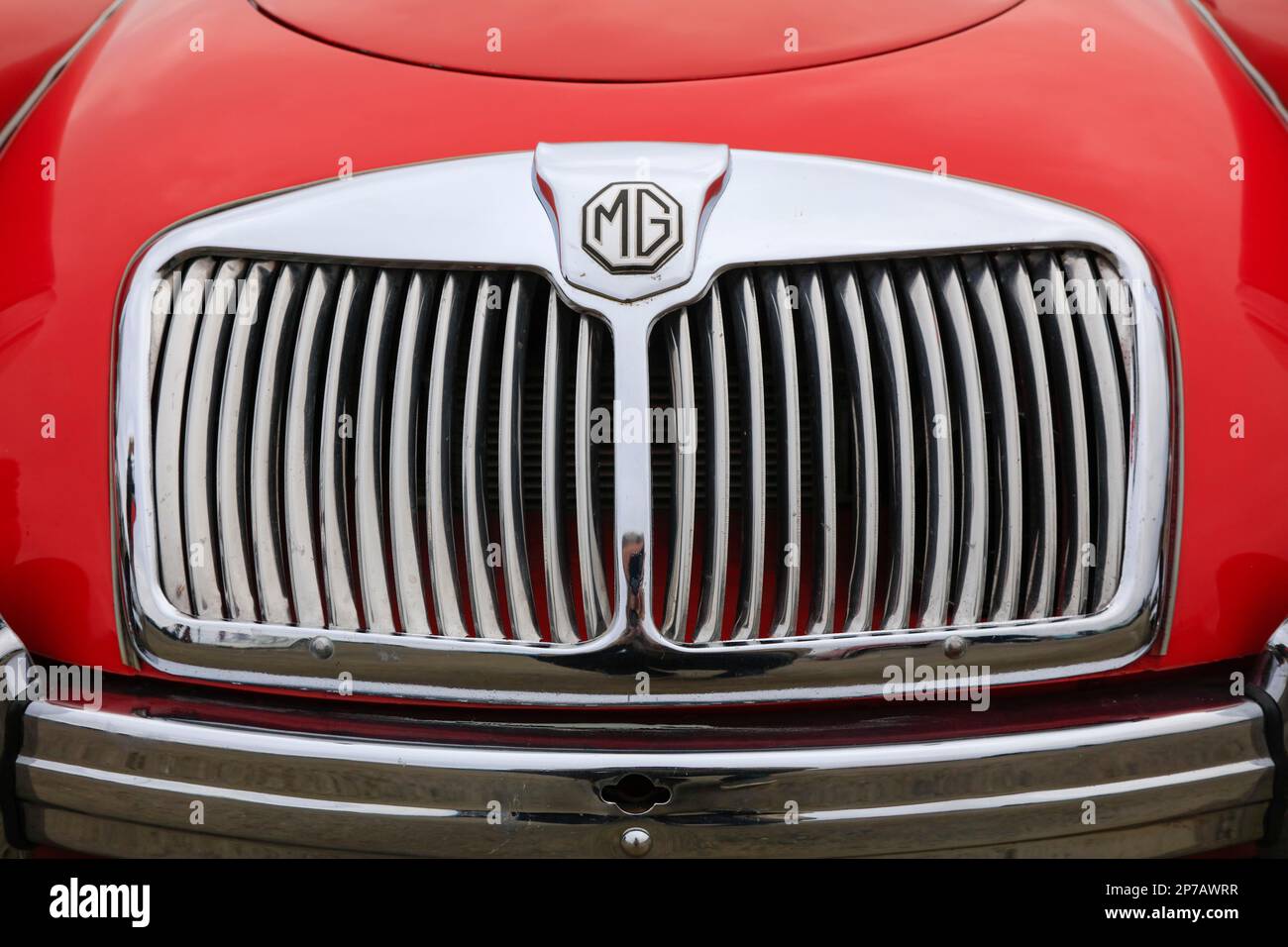 Calandra di an MG Roadster, riunione auto classica, Plougastel-Daoulas, Finistere, Bretagna, Francia Foto Stock