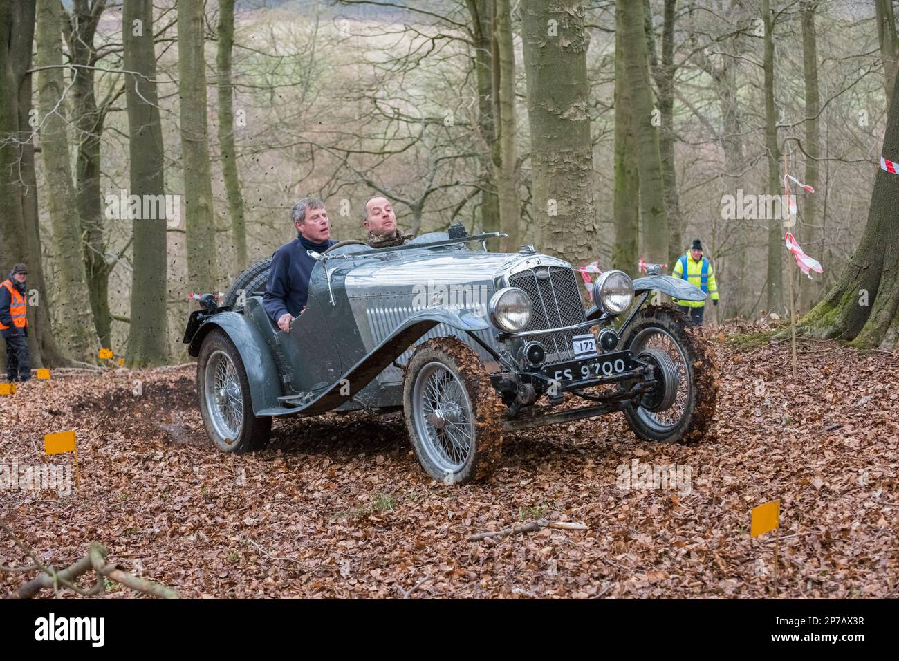 I membri del Vintage Sports Car Club (V.S.C.C.) che partecipano ai club annuali John Harris Hill Trials per le auto prodotte prima di W.W.2. Foto Stock