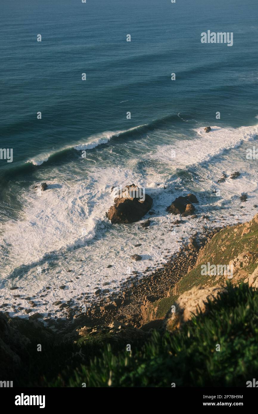 Scogliera in riva al mare Foto Stock
