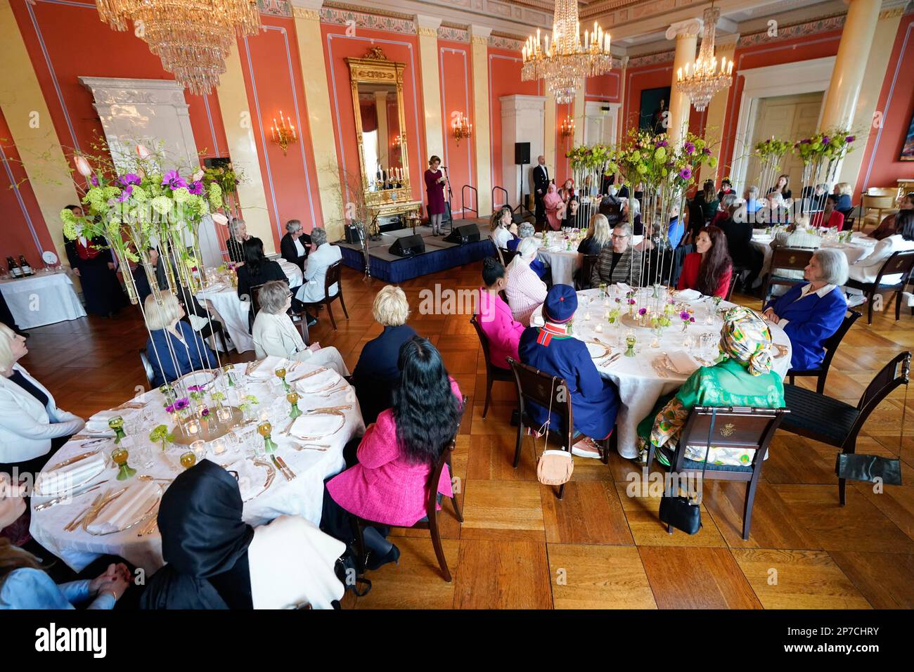 Oslo 20230308.Queen Sonja sta ospitando un pranzo per le donne pionieristiche nella Giornata della Donna al Palazzo di Oslo. Foto: Lise Aaserud / NTB / PISCINA Foto Stock