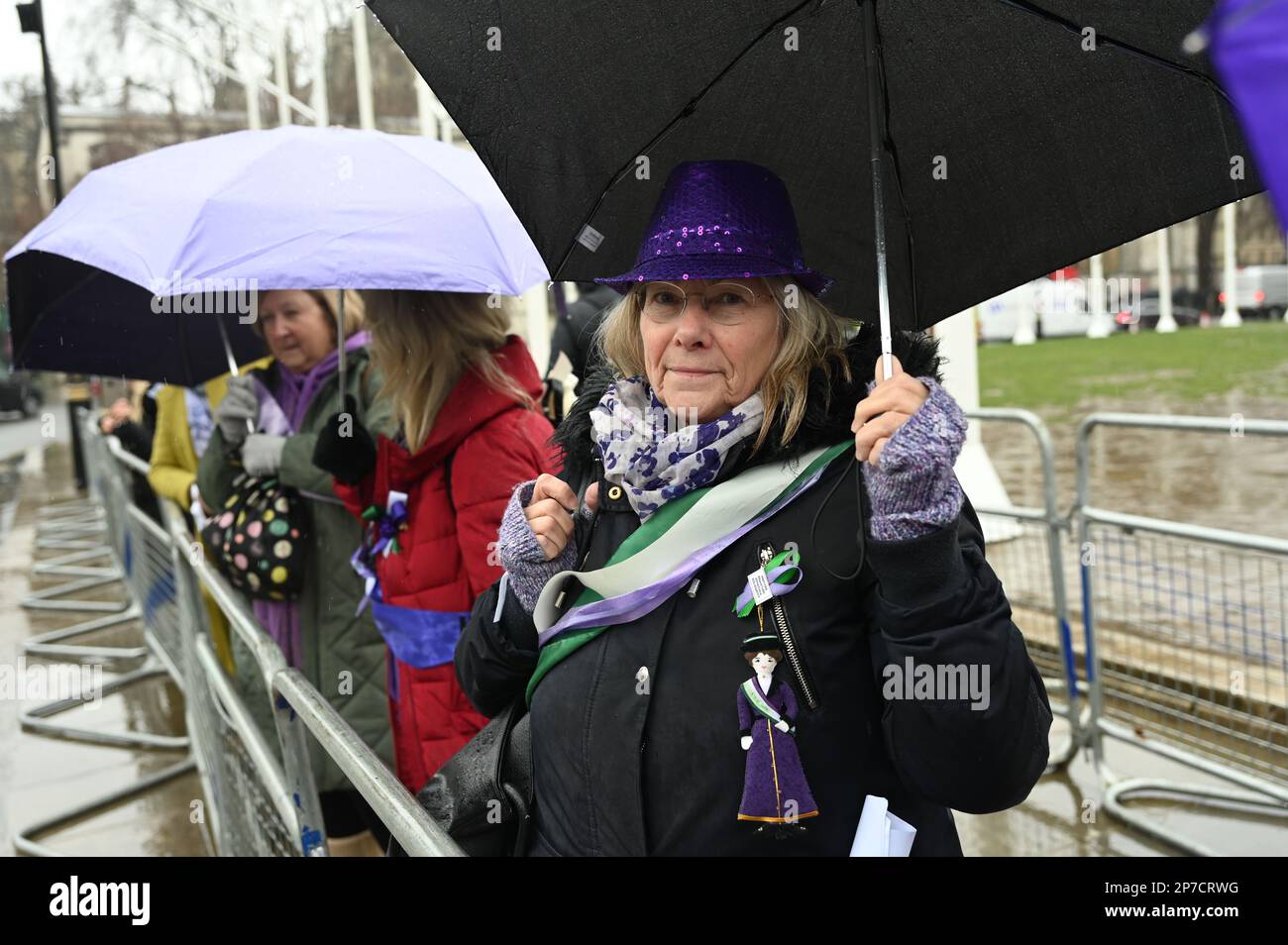 Londra, Regno Unito. 08th Mar, 2023. 2023-03-08, Parliament Square, Londra, Regno Unito. Le donne contro la disuguaglianza pensionistica statale (WASPI) protestano per la Giornata internazionale della donna. Campagna WASPI per le donne nata negli anni '1950s. Altri esprimono il governo britannico legalizzando il furto di sei anni di pensioni per donne senza preavviso, anche se alcune persone che ricevono l'avviso sono nel 2011. È stato loro impedito di ottenere la pensione statale. Praticamente tutte queste donne non sono andate all’università e hanno reso difficile la loro vita senza salvare o andare in pensione. WASPI ha condotto campagne negli ultimi dieci anni. Credito: Vedi li Foto Stock