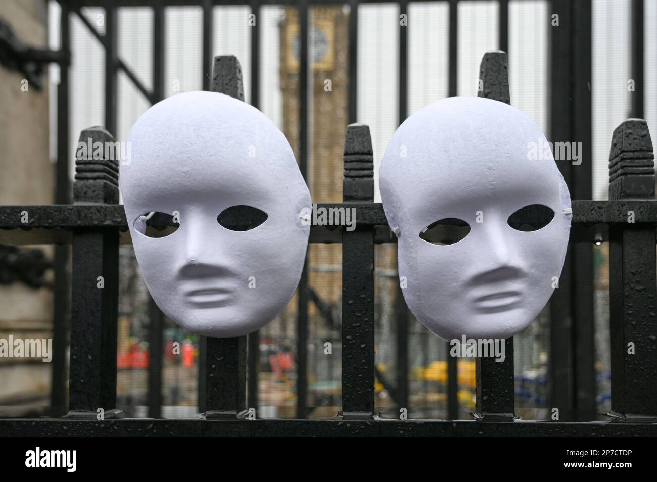 Londra, Regno Unito. 08th Mar, 2023. 2023-03-08, Parliament Square, Londra, Regno Unito. Le donne contro la disuguaglianza pensionistica statale (WASPI) protestano per la Giornata internazionale della donna. Campagna WASPI per le donne nata negli anni '1950s. Altri esprimono il governo britannico legalizzando il furto di sei anni di pensioni per donne senza preavviso, anche se alcune persone che ricevono l'avviso sono nel 2011. È stato loro impedito di ottenere la pensione statale. Praticamente tutte queste donne non sono andate all’università e hanno reso difficile la loro vita senza salvare o andare in pensione. WASPI ha condotto campagne negli ultimi dieci anni. Credito: Vedi li Foto Stock